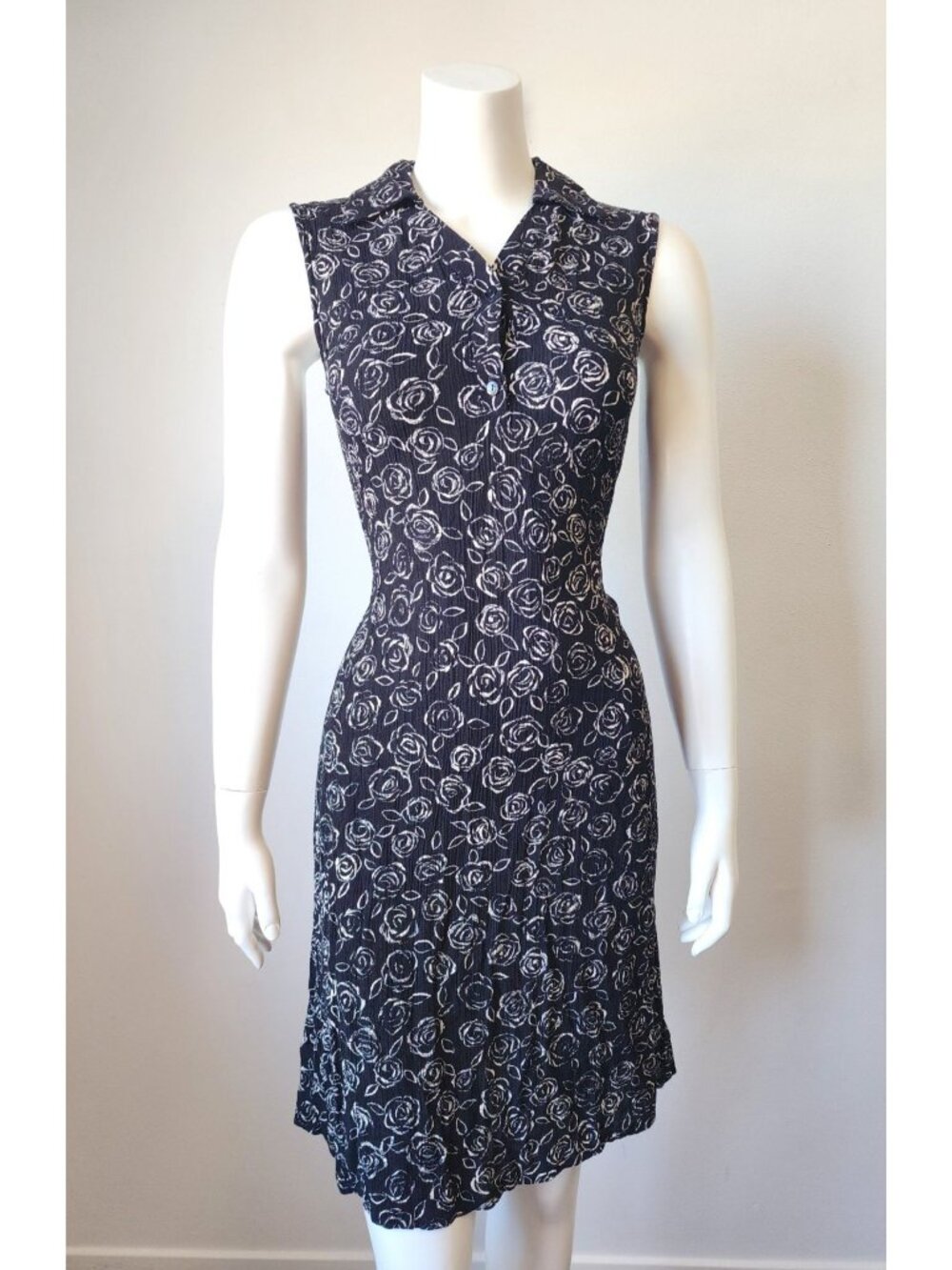 Kathie Lee black white outlined rose floral sleeveless mini dress 6